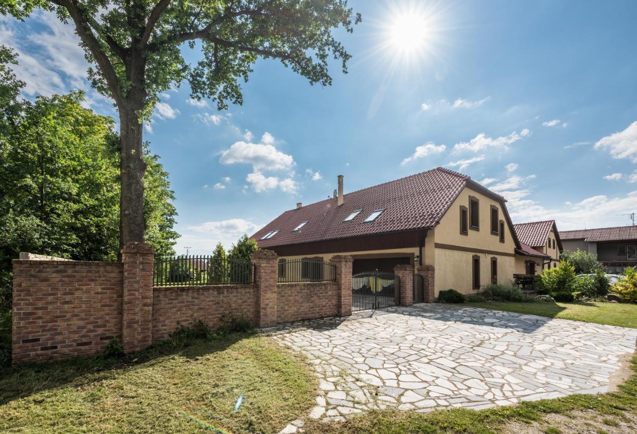 Penzion U Lisky Jarosov nad Nezarkou Exterior photo